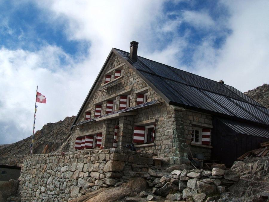 Cabane du Trient CAS v Švici – gorska koča