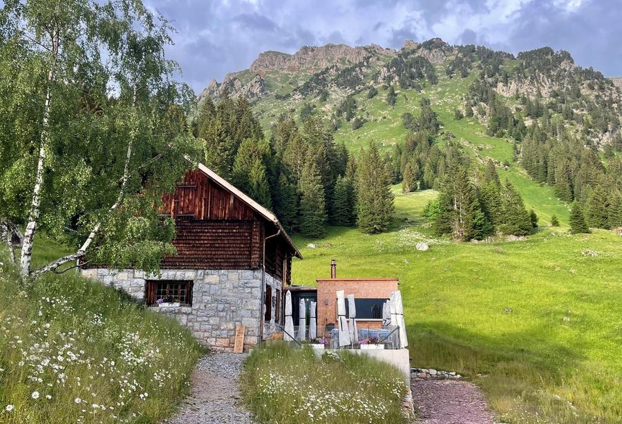 Äugstenhütte (1500 m) v Švýcarsku – horská chata SAC